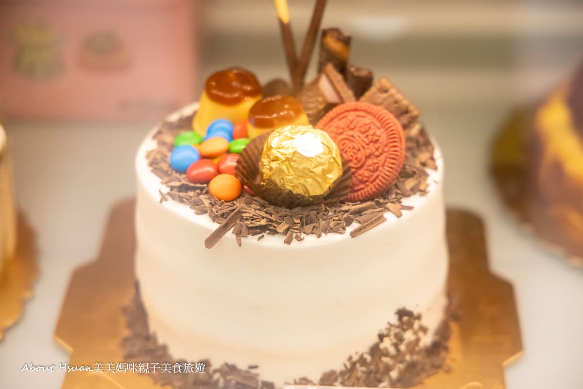 中壢甜點中原夜市兔子的森林甜點內用飲品+蛋糕竟然只要$150，賣完就直接拉鐵門打烊喔! @About Hsuan美美媽咪親子美食旅遊