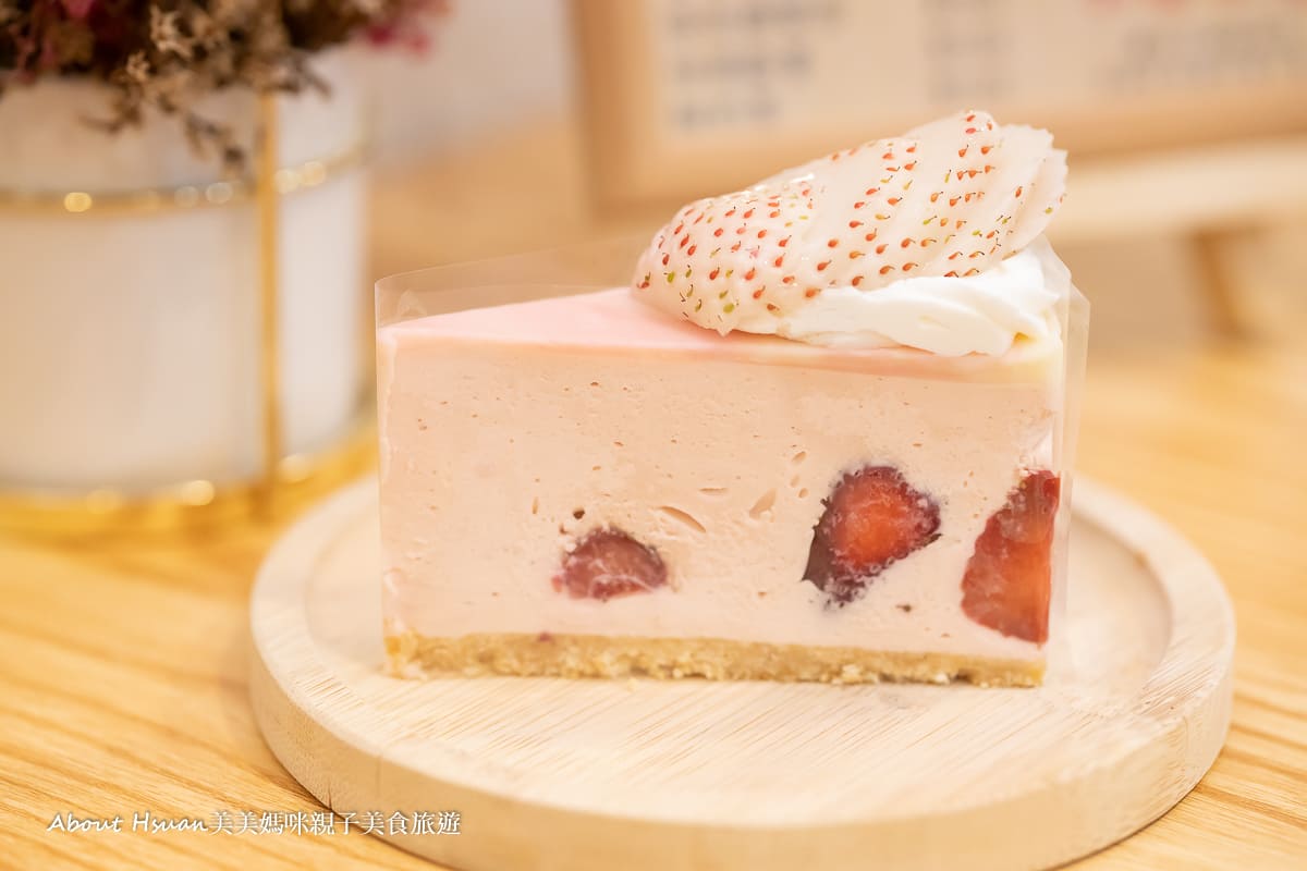 中壢甜點中原夜市兔子的森林甜點內用飲品+蛋糕竟然只要$150，賣完就直接拉鐵門打烊喔! @About Hsuan美美媽咪親子美食旅遊