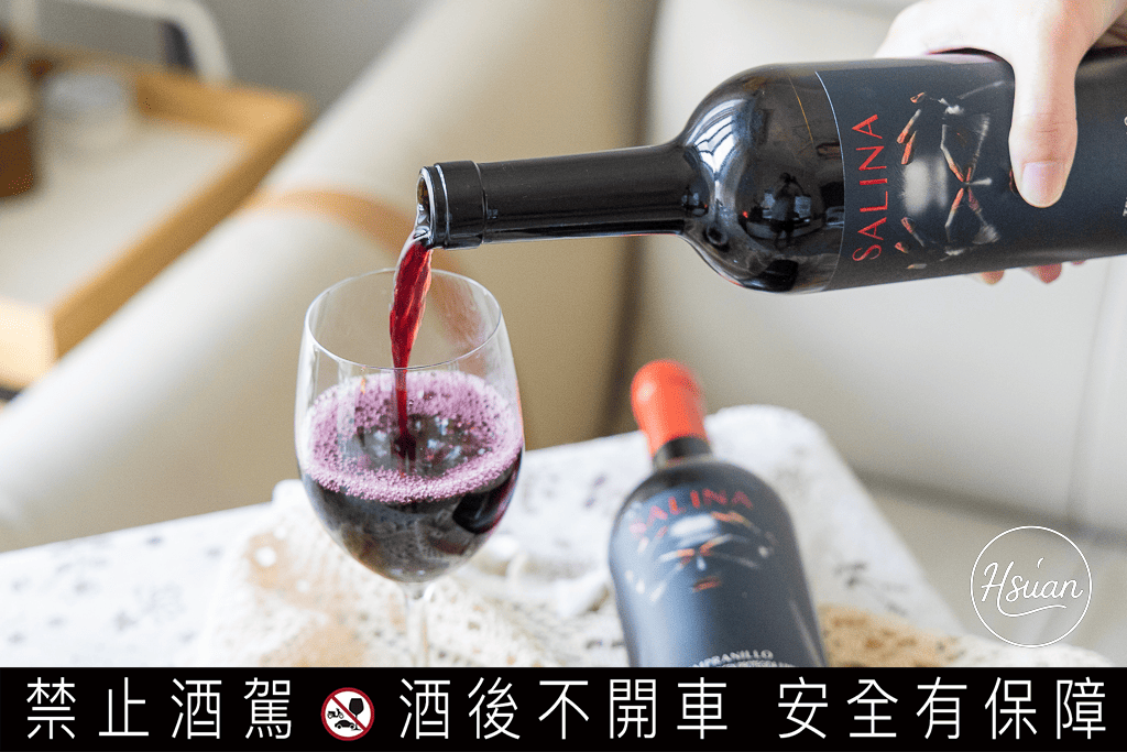 【超商紅酒微醺筆記】下班後的深夜食堂：這兩支「紗莉那紅酒」竟然跟炸雞是絕配？