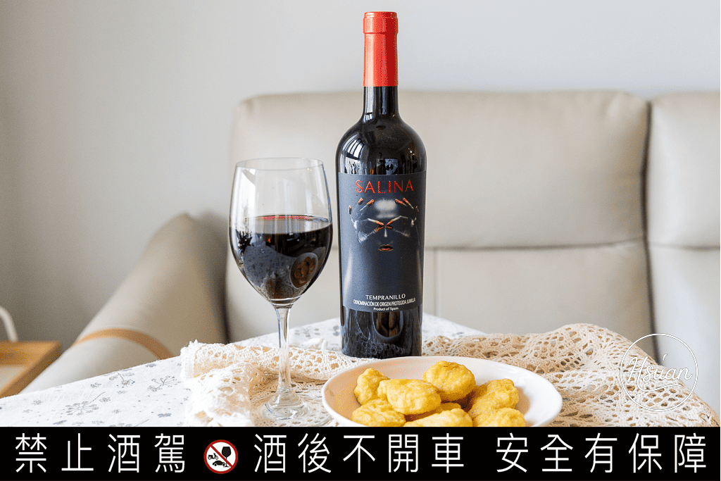 【超商紅酒微醺筆記】下班後的深夜食堂：這兩支「紗莉那紅酒」竟然跟炸雞是絕配？