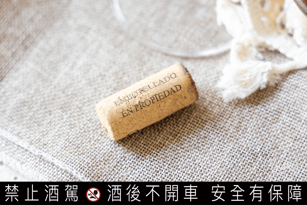 【超商紅酒微醺筆記】下班後的深夜食堂：這兩支「紗莉那紅酒」竟然跟炸雞是絕配？