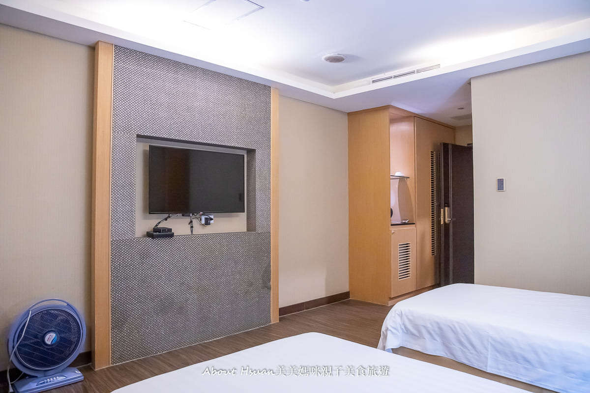 台東成功住宿東海岸海景渡假飯店房間內擁有獨立式觀景陽台能看到海景夜晚非常安靜的飯店@About Hsuan美美媽咪親子美食旅遊