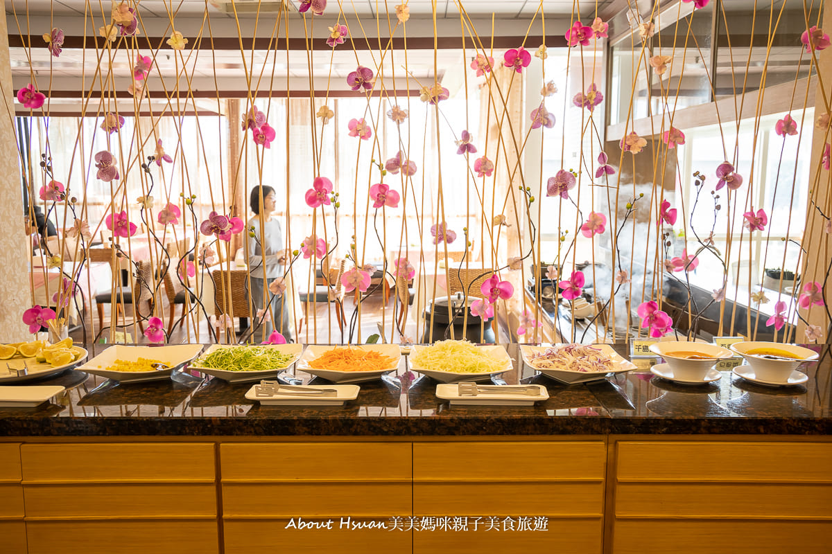 台東成功住宿東海岸海景渡假飯店房間內擁有獨立式觀景陽台能看到海景夜晚非常安靜的飯店@About Hsuan美美媽咪親子美食旅遊