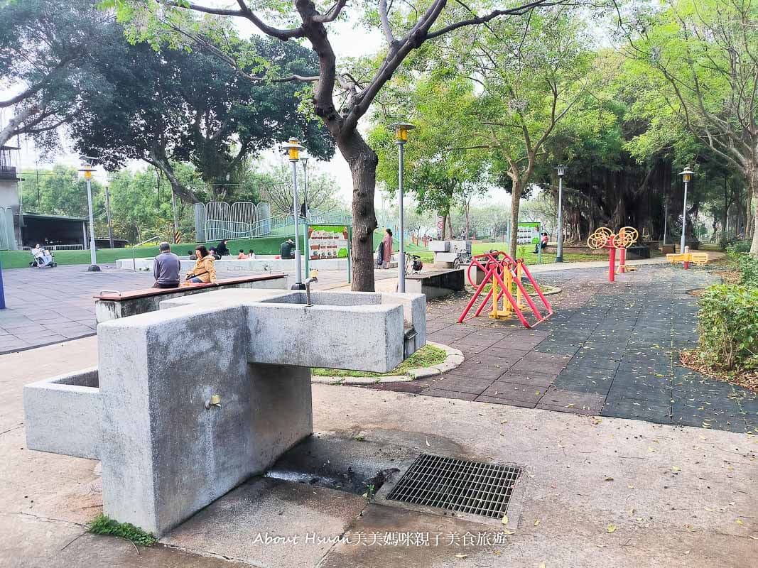 桃園平鎮親子景點 平鎮雙連坡碉堡公園 有戰車、碉堡、崗哨還有共融設施磨石子溜滑梯、迷彩PU跑道 @About Hsuan美美媽咪親子美食旅遊