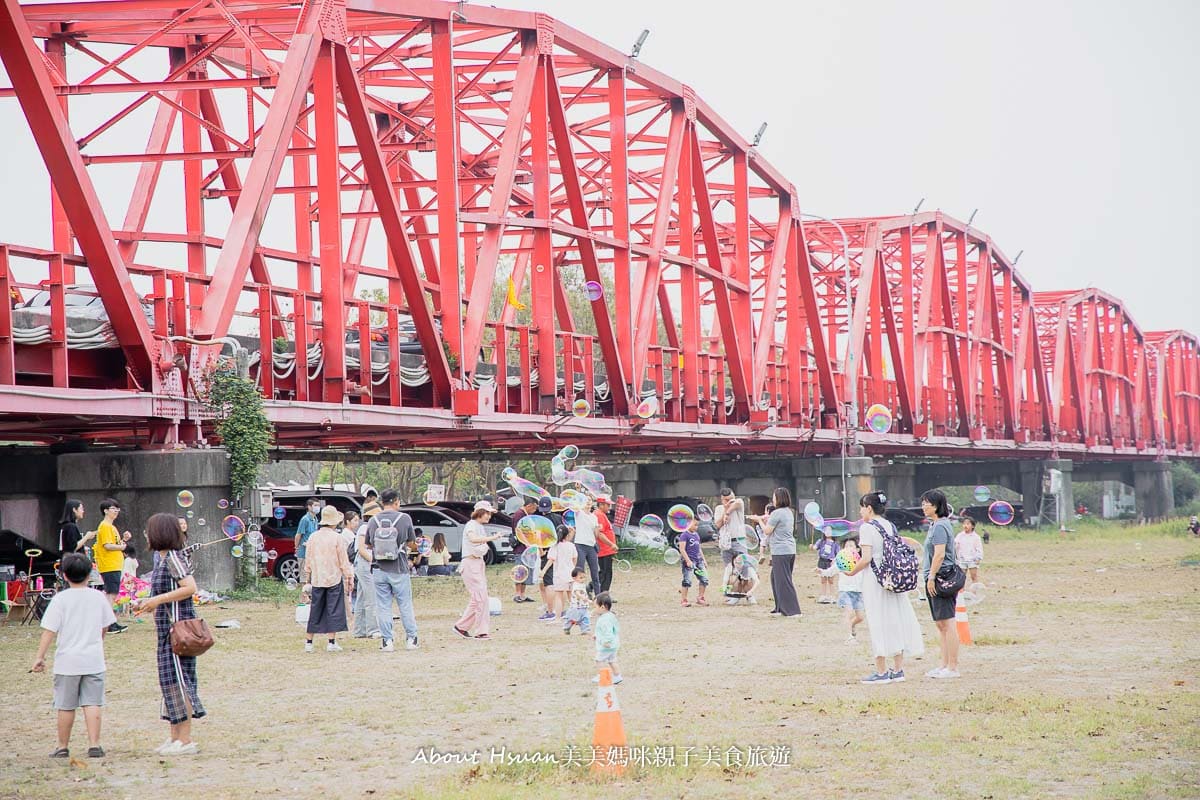 西螺大橋 西螺免費景點 順遊西螺大橋廣場與西螺大橋蝴蝶公園 橋下好拍好多遊樂設施 滑梯、沙坑吹泡泡 @About Hsuan美美媽咪親子美食旅遊