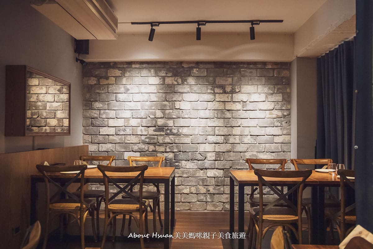 JK STUDIO法式餐酒館台北信義店 隱身在台北信義區巷子裡的法國巴黎小酒館 交通便利鄰近台北捷運市府站 市府轉運站步行5分鐘 @About Hsuan美美媽咪親子美食旅遊