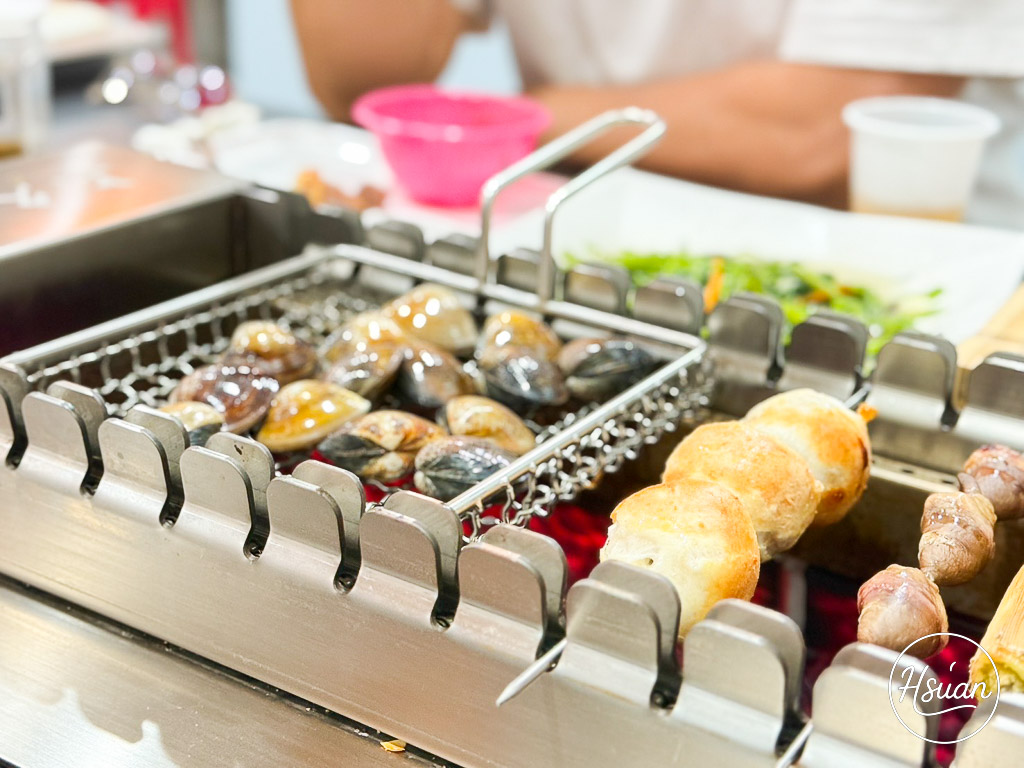 龍潭親子景點 上久釣蝦休閒美食餐廳 龍潭首創自動旋轉烤串機釣蝦場 邊釣蝦邊吃旋轉串串烤與熱炒 完全無菸冷氣環境好舒適 @About Hsuan美美媽咪親子美食旅遊