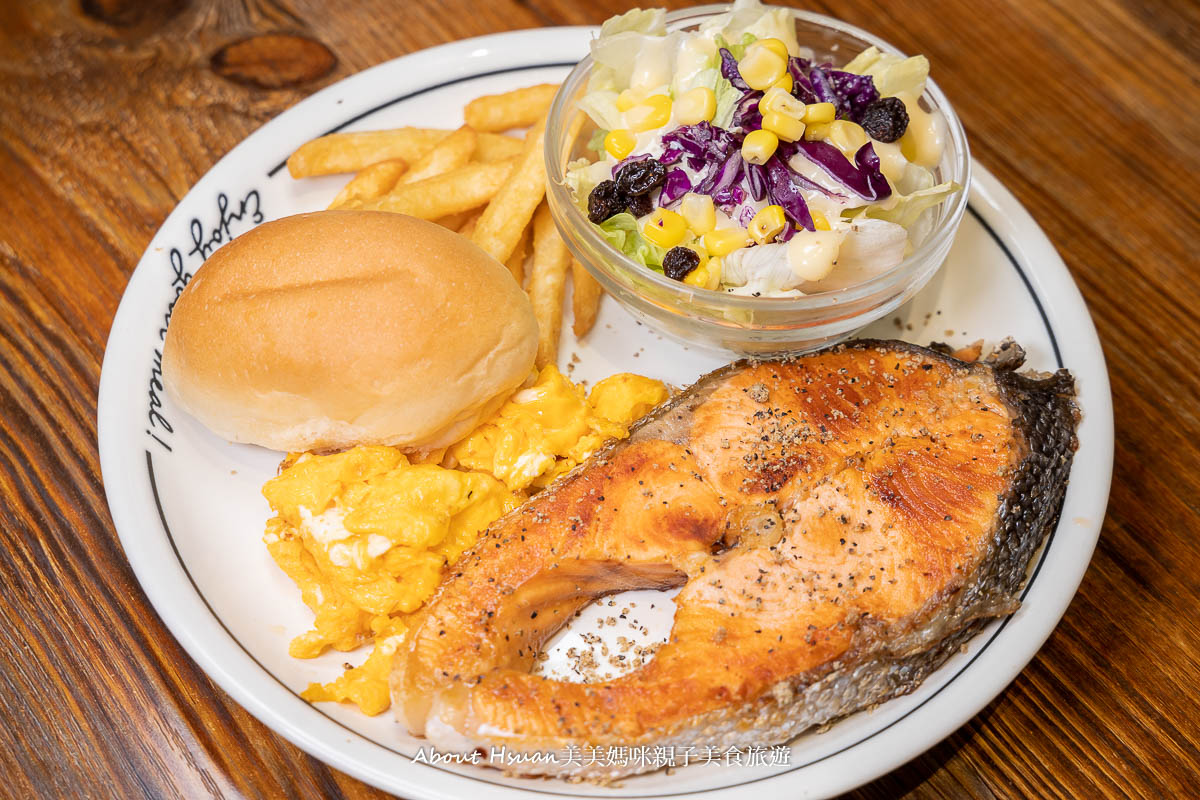 丄青初食桃園店桃園大有寶山商圈超人氣早午餐桃園網美風早午餐最低$45元就能享受建議大家平日來吃美食拍網美照@