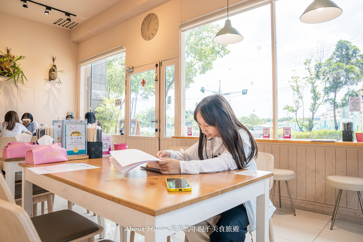 平鎮早午餐推薦 日日朝食平鎮總店 小巧溫馨又好拍的早午餐店 料理很用心又美味 固定更換新菜色 同事朋友聚會、親子用餐都合適 @About Hsuan美美媽咪親子美食旅遊