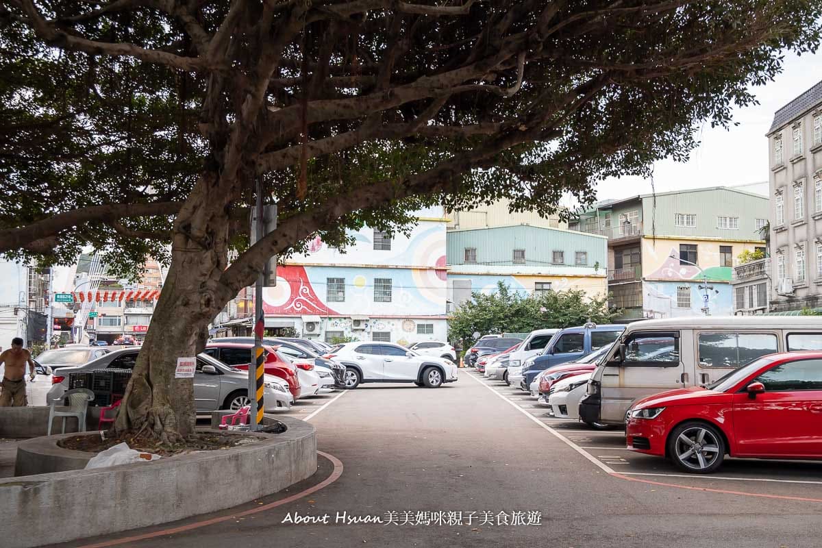 桃園聖母宮 桃園南通路上的天上聖母媽祖廟 廟前有整排壯觀的紅燈籠 當地居民信仰參拜的道教廟宇 @About Hsuan美美媽咪親子美食旅遊