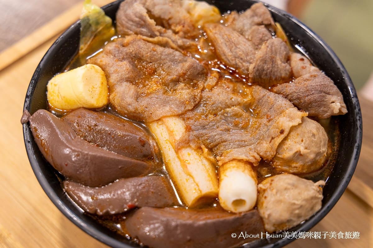 中壢車站商圈美食 麻辣食堂 食材品質不錯的中壢麻辣燙 但是別輕易挑戰大辣 會辣到你流淚啊! @About Hsuan美美媽咪親子美食旅遊