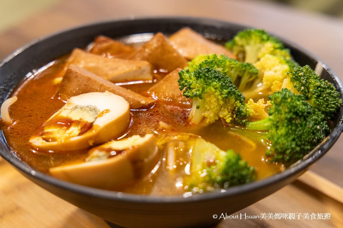 中壢車站商圈美食 麻辣食堂 食材品質不錯的中壢麻辣燙 但是別輕易挑戰大辣 會辣到你流淚啊! @About Hsuan美美媽咪親子美食旅遊