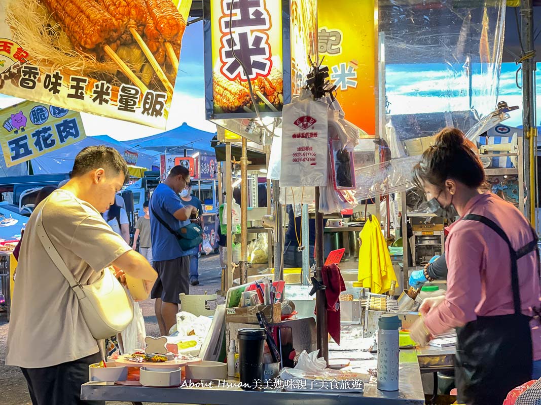 埔里景點 埔里城觀光夜市  夜市美食品項眾多 夜市牛排竟然還有Buffet自助免費吃? 格鬥機器人對戰? 就連下雨都有開的夜市 @About Hsuan美美媽咪親子美食旅遊