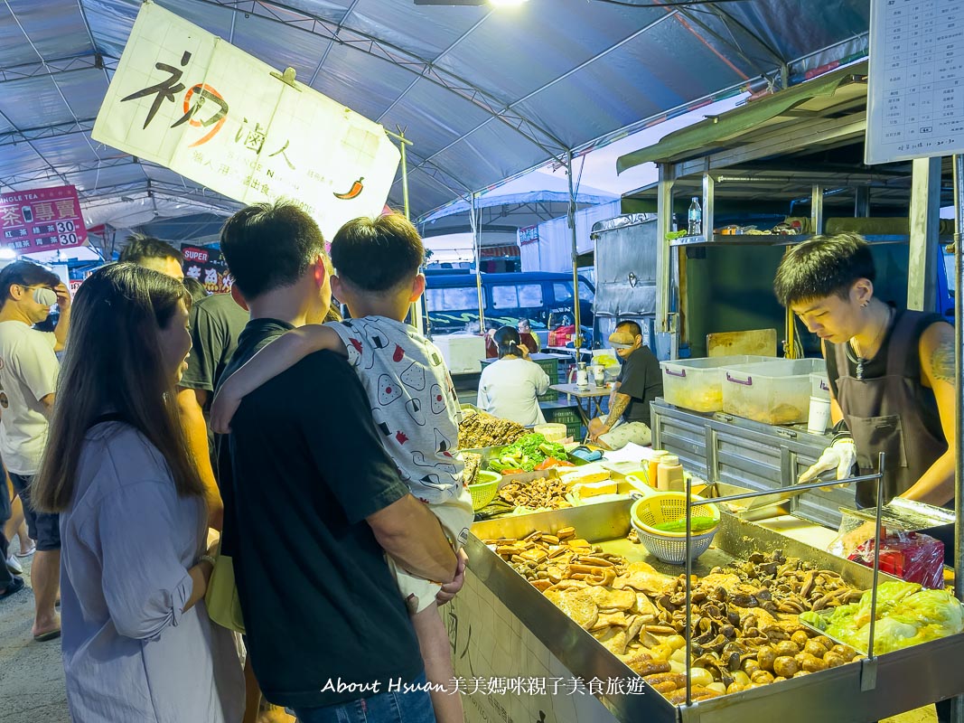 埔里景點 埔里城觀光夜市  夜市美食品項眾多 夜市牛排竟然還有Buffet自助免費吃? 格鬥機器人對戰? 就連下雨都有開的夜市 @About Hsuan美美媽咪親子美食旅遊