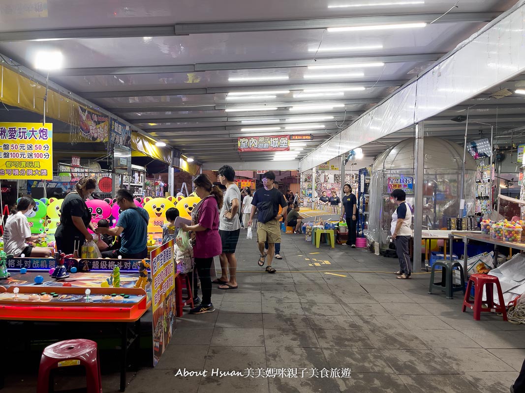 埔里景點 埔里城觀光夜市  夜市美食品項眾多 夜市牛排竟然還有Buffet自助免費吃? 格鬥機器人對戰? 就連下雨都有開的夜市 @About Hsuan美美媽咪親子美食旅遊