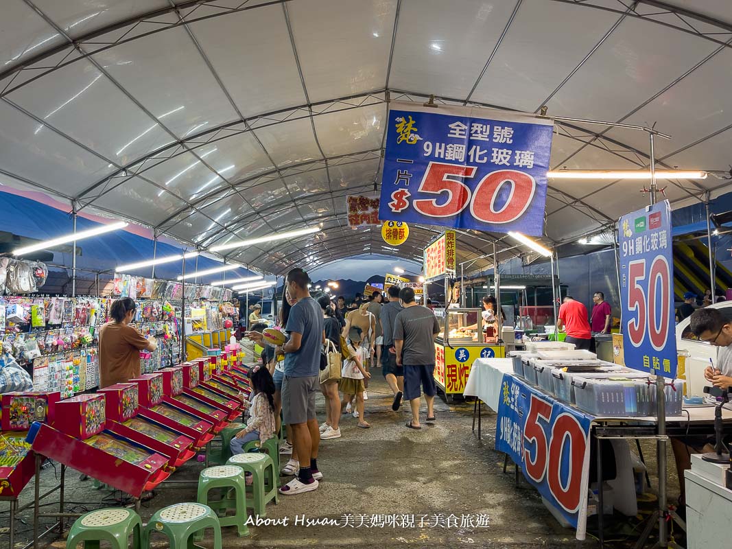 埔里景點 埔里城觀光夜市  夜市美食品項眾多 夜市牛排竟然還有Buffet自助免費吃? 格鬥機器人對戰? 就連下雨都有開的夜市 @About Hsuan美美媽咪親子美食旅遊