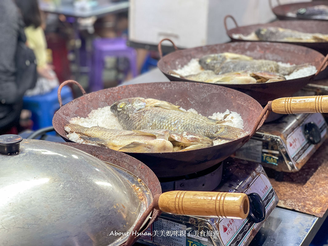 埔里景點 埔里城觀光夜市  夜市美食品項眾多 夜市牛排竟然還有Buffet自助免費吃? 格鬥機器人對戰? 就連下雨都有開的夜市 @About Hsuan美美媽咪親子美食旅遊