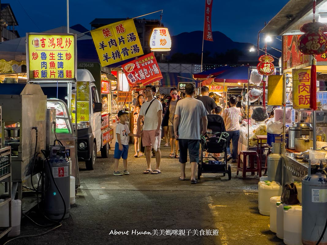 埔里景點 埔里城觀光夜市  夜市美食品項眾多 夜市牛排竟然還有Buffet自助免費吃? 格鬥機器人對戰? 就連下雨都有開的夜市 @About Hsuan美美媽咪親子美食旅遊