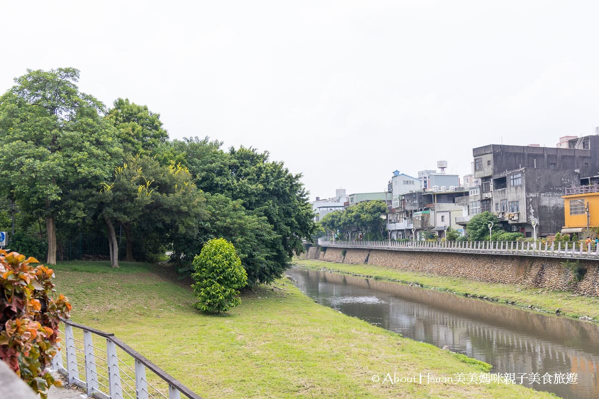 中壢車站商圈景點 老街溪河川教育中心 美麗的老街溪畔美景 四座時光隧道溜滑梯 中壢親子遊景點推薦 @About Hsuan美美媽咪親子美食旅遊