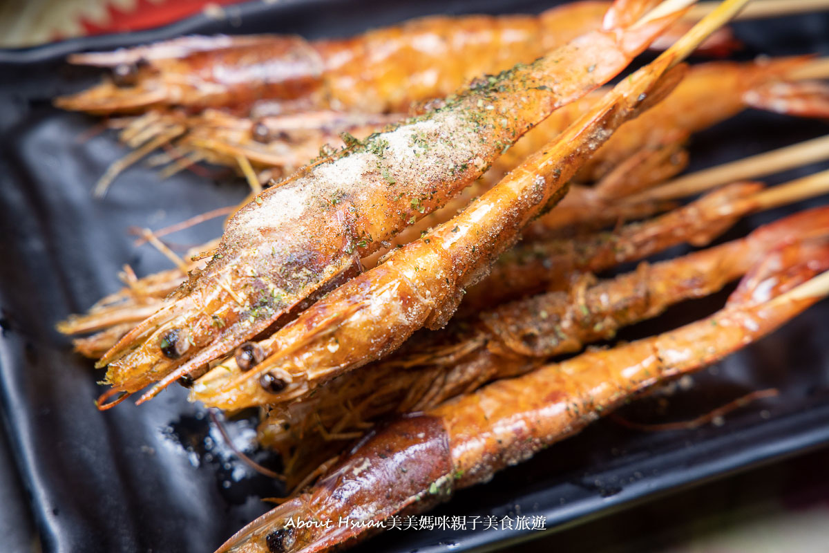 桃園夜市美食 花現烤物胡椒魚桃園中正店 怕土味的快來 這裡的魚現烤現做沒有土味 一大盤烤生蠔才賣$150 @About Hsuan美美媽咪親子美食旅遊