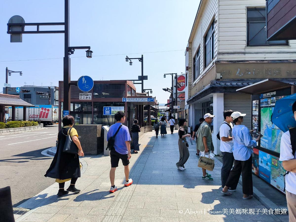 廣島自由行 廣島景點推薦 嚴島神社 擁有1400年歷史 需要搭船抵達的海上鳥居神社 必買獨家特有的鳥居造型冰淇淋 @About Hsuan美美媽咪親子美食旅遊