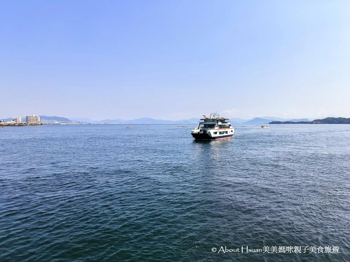 廣島自由行 廣島景點推薦 嚴島神社 擁有1400年歷史 需要搭船抵達的海上鳥居神社 必買獨家特有的鳥居造型冰淇淋 @About Hsuan美美媽咪親子美食旅遊