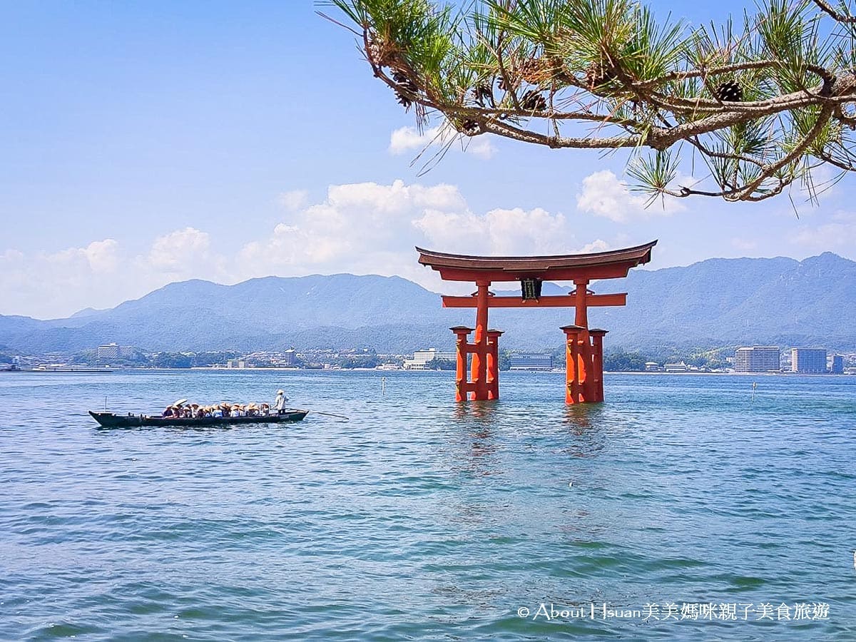 廣島自由行 廣島景點推薦 嚴島神社 擁有1400年歷史 需要搭船抵達的海上鳥居神社 必買獨家特有的鳥居造型冰淇淋 @About Hsuan美美媽咪親子美食旅遊