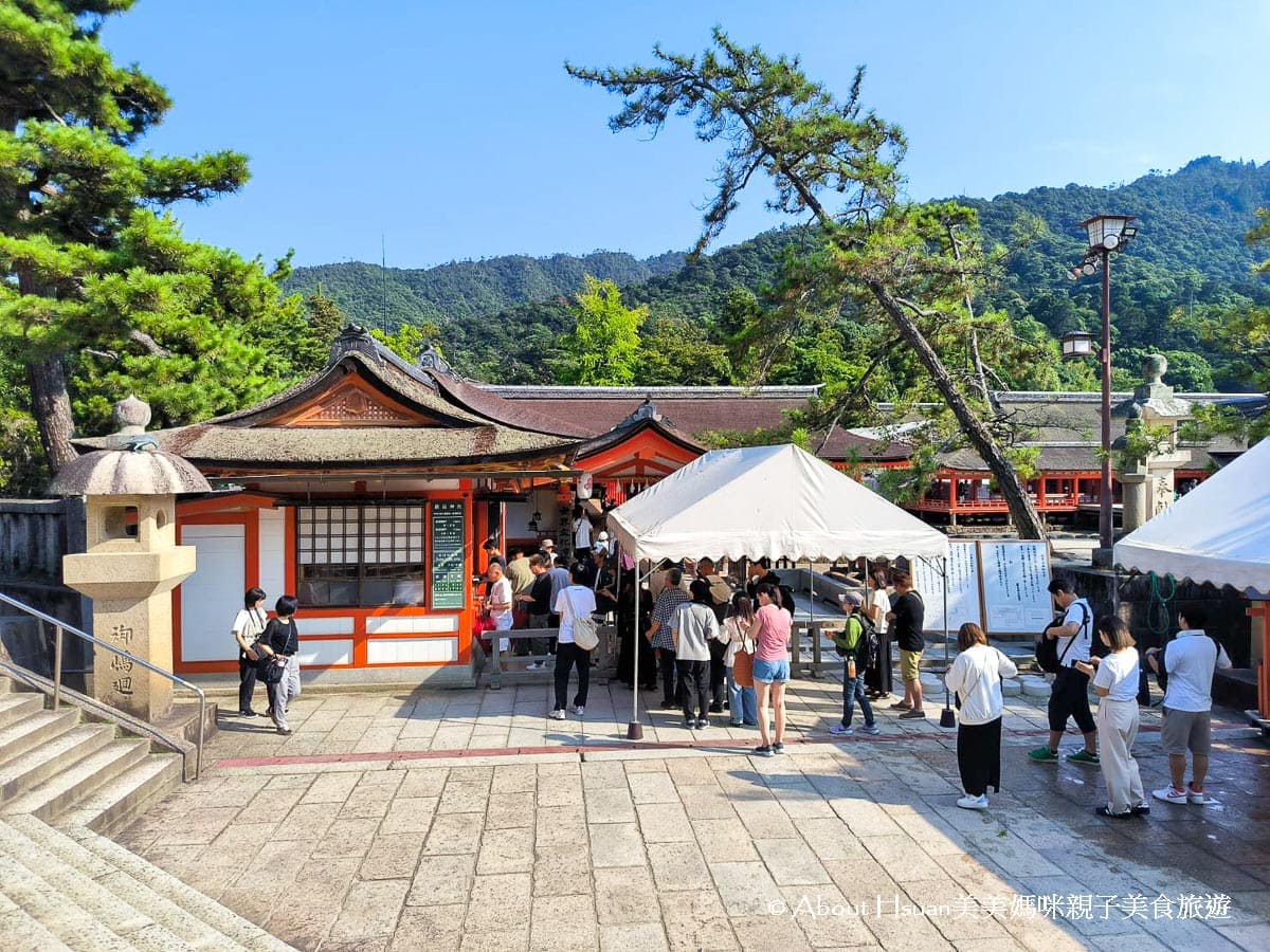 廣島自由行 廣島景點推薦 嚴島神社 擁有1400年歷史 需要搭船抵達的海上鳥居神社 必買獨家特有的鳥居造型冰淇淋 @About Hsuan美美媽咪親子美食旅遊