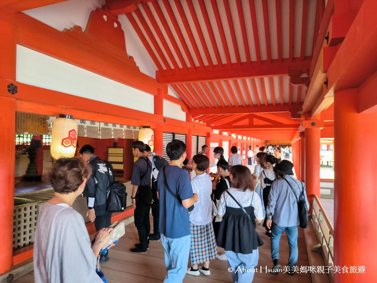 廣島自由行 廣島景點推薦 嚴島神社 擁有1400年歷史 需要搭船抵達的海上鳥居神社 必買獨家特有的鳥居造型冰淇淋 @About Hsuan美美媽咪親子美食旅遊