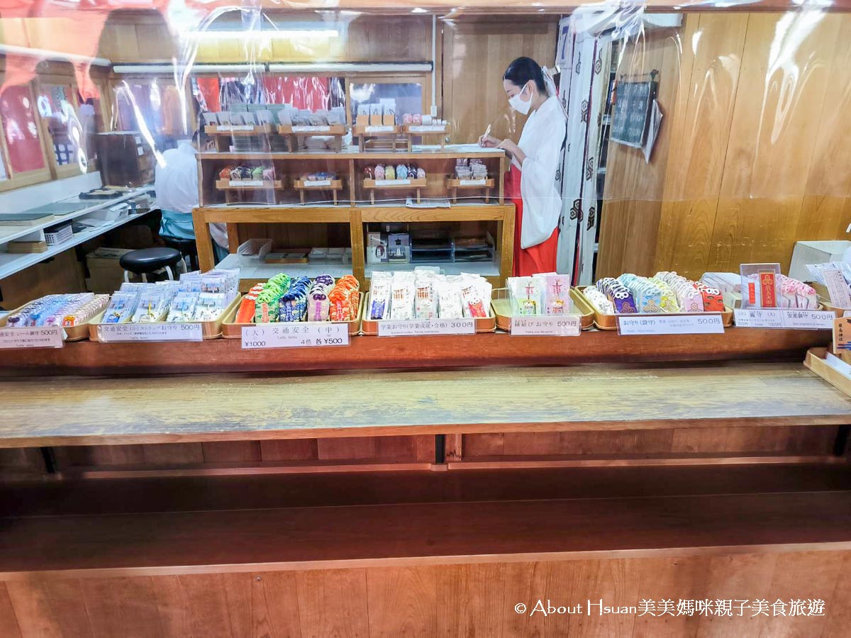 廣島自由行 廣島景點推薦 嚴島神社 擁有1400年歷史 需要搭船抵達的海上鳥居神社 必買獨家特有的鳥居造型冰淇淋 @About Hsuan美美媽咪親子美食旅遊