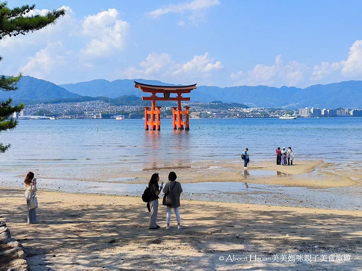 廣島自由行 廣島景點推薦 嚴島神社 擁有1400年歷史 需要搭船抵達的海上鳥居神社 必買獨家特有的鳥居造型冰淇淋 @About Hsuan美美媽咪親子美食旅遊