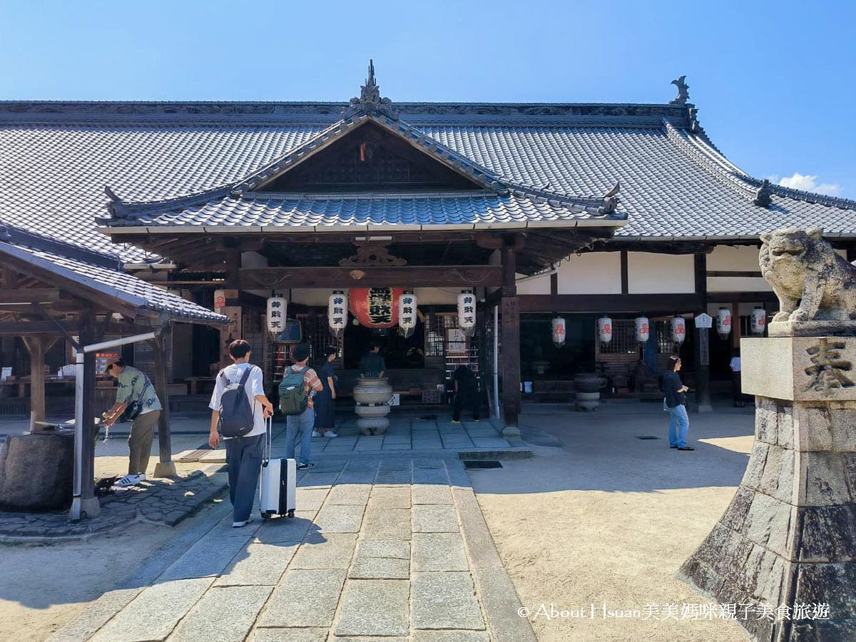廣島自由行 廣島景點推薦 嚴島神社 擁有1400年歷史 需要搭船抵達的海上鳥居神社 必買獨家特有的鳥居造型冰淇淋