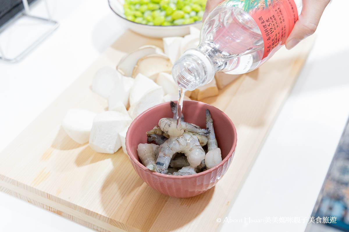 安永鮮物根島生態蝦仁 吃天然綠色浮游生物長大 無硼砂發泡 無藥物殘留 利用海水潮汐的野放海蝦 讓愛吃蝦仁的全家人 吃得更美味更健康 @About Hsuan美美媽咪親子美食旅遊