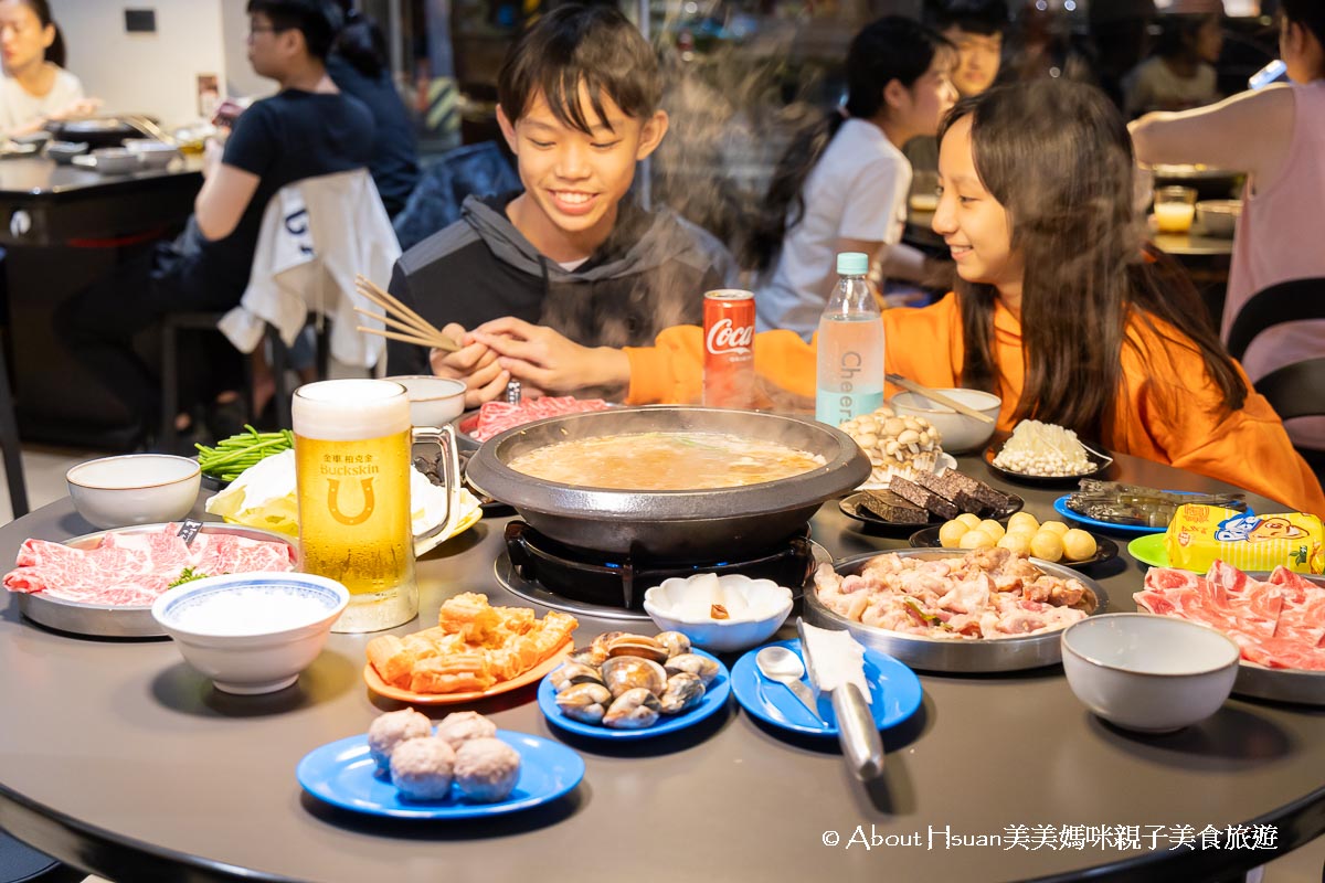 東東石頭火鍋 桃園青埔第一家石頭火鍋開幕囉! 料理品質好爆炒湯頭好美味 對面就有停車場 青埔聚餐就來這裡 @About Hsuan美美媽咪親子美食旅遊
