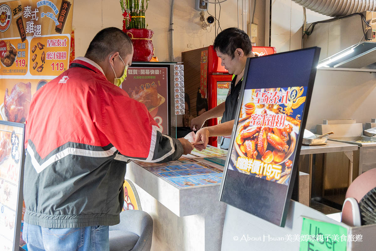 黃金春雞中壢民族店 營業到晚上11點30分的中壢宵夜美食 榮獲桃園100碗的美食評鑑讚賞 絕對是在家追劇、朋友相聚必備的中壢美食 @About Hsuan美美媽咪親子美食旅遊