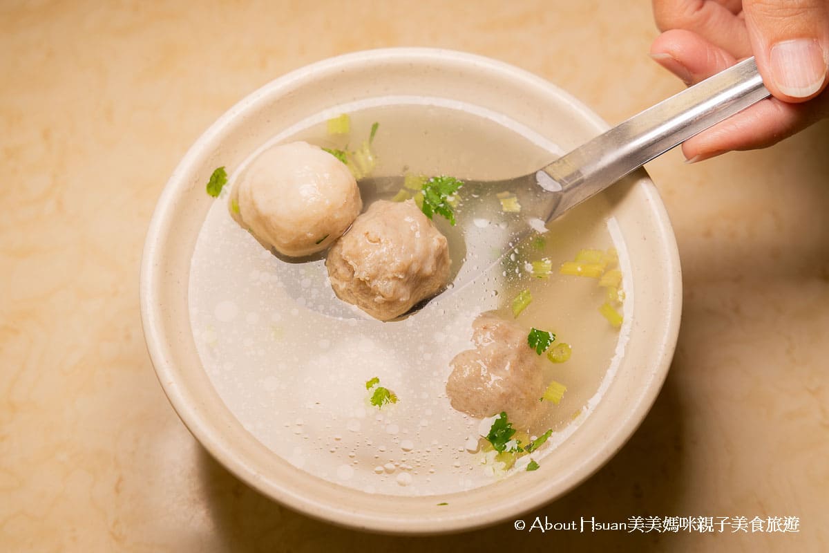 捷運後山埤站美食 春來蚵仔麵線 早上7:30分就能吃到古早味大腸麵線、花生粉肉粽、碗粿魚丸湯 @About Hsuan美美媽咪親子美食旅遊