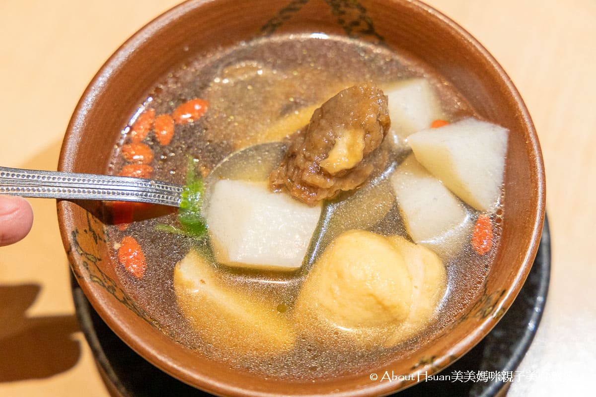 中壢無菜單料理新開幕 蒼沅無菜單料理餐廳 中壢SOGO附近 總共三層樓還有包廂 適合公司行號中壢聚餐 @About Hsuan美美媽咪親子美食旅遊