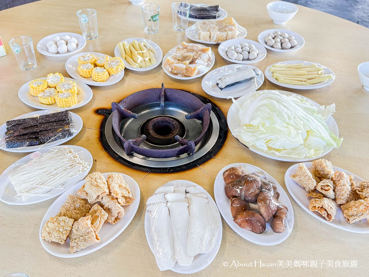 新屋美食陽柳塘薑母鴨坐落於湖畔美景旁無法預訂只能現場排隊的新屋薑母鴨@About Hsuan美美媽咪親子美食旅遊