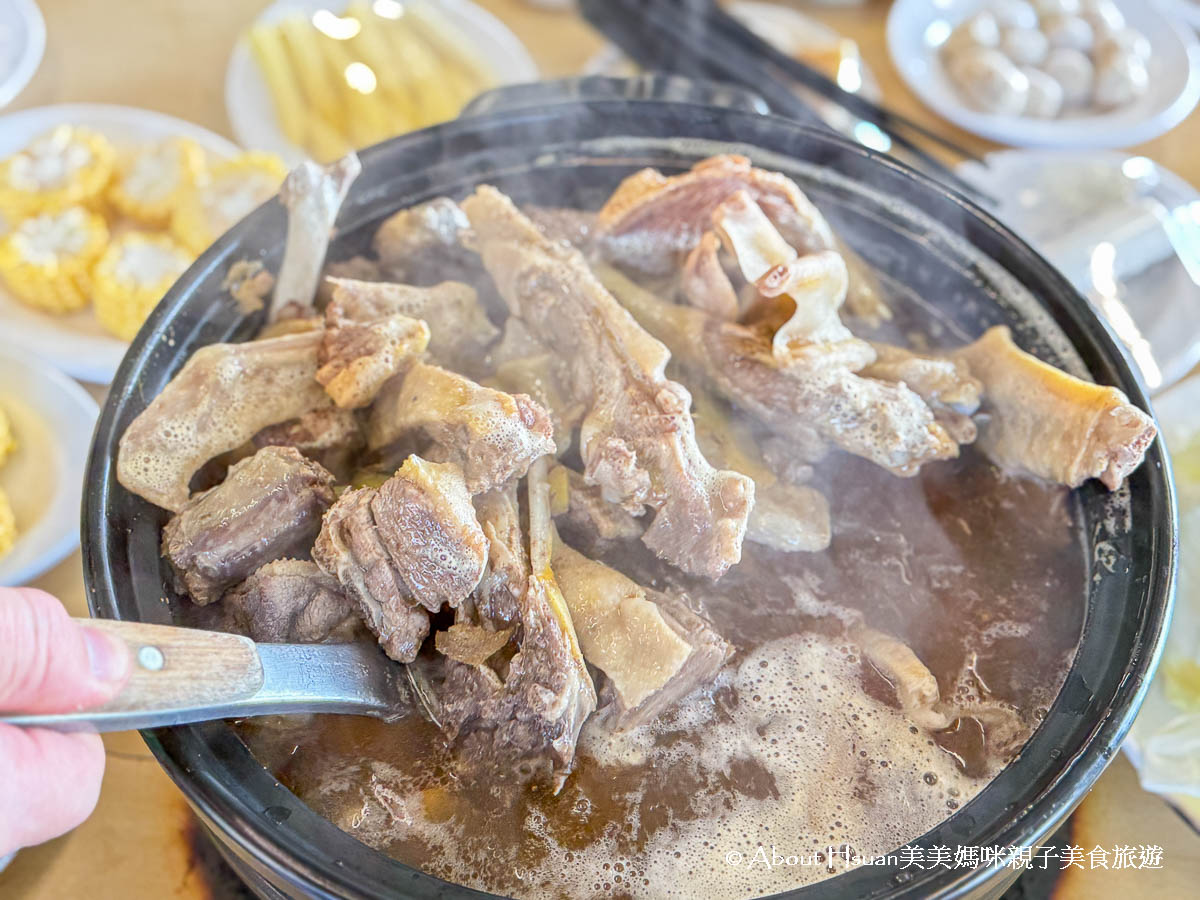 新屋美食陽柳塘薑母鴨坐落於湖畔美景旁無法預訂只能現場排隊的新屋薑母鴨@About Hsuan美美媽咪親子美食旅遊