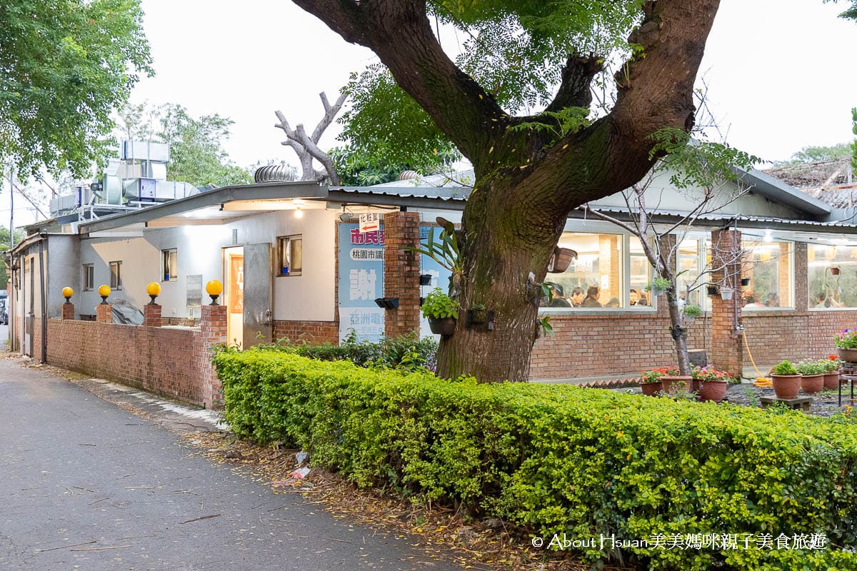 新屋美食 陽柳塘薑母鴨 坐落於湖畔美景旁 無法預訂只能現場排隊的新屋薑母鴨 @About Hsuan美美媽咪親子美食旅遊