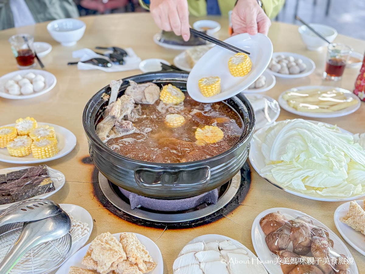 新屋美食 陽柳塘薑母鴨 坐落於湖畔美景旁 無法預訂只能現場排隊的新屋薑母鴨 @About Hsuan美美媽咪親子美食旅遊