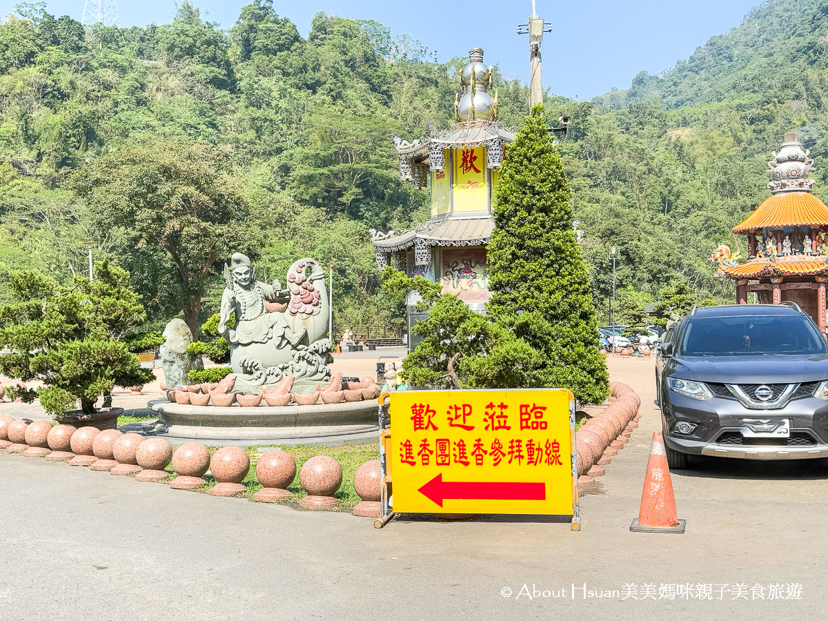 阿里山景點 觸口龍隱寺參拜濟公 阿里山國家風景區裡的知名廟宇 就連電視劇取景都來這裡拍攝500集 @About Hsuan美美媽咪親子美食旅遊