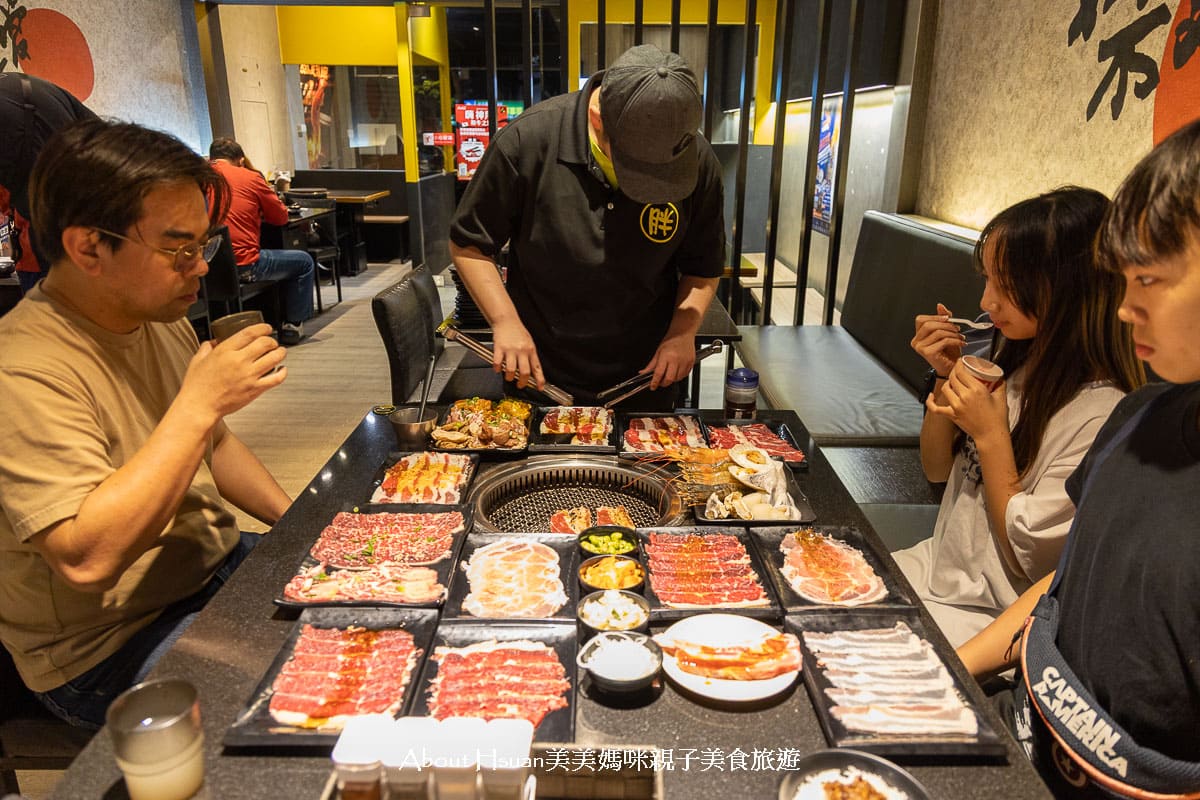 中壢胖肚肚燒肉 全台最高CP值燒肉之一 平日一個人最低只要$499就可以享有自助吧、牛豬雞肉與海鮮吃到飽 @About Hsuan美美媽咪親子美食旅遊