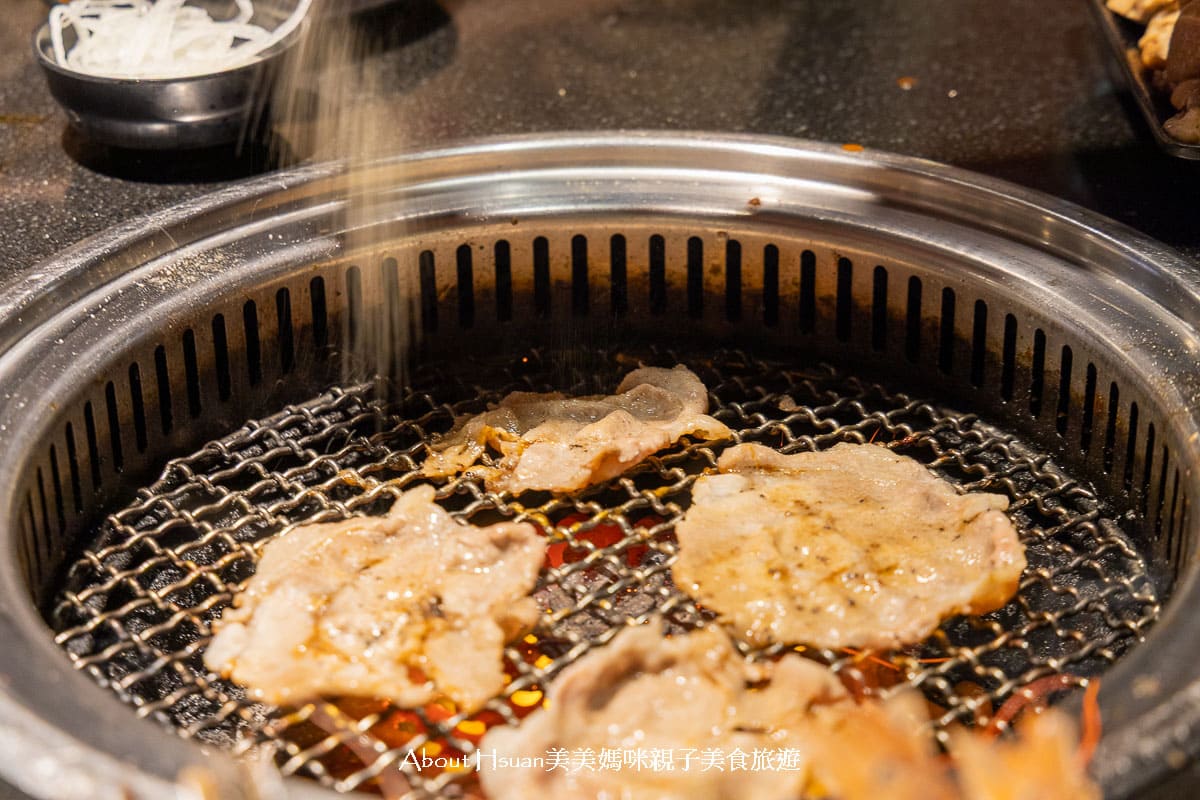 中壢胖肚肚燒肉 全台最高CP值燒肉之一 平日一個人最低只要$499就可以享有自助吧、牛豬雞肉與海鮮吃到飽 @About Hsuan美美媽咪親子美食旅遊