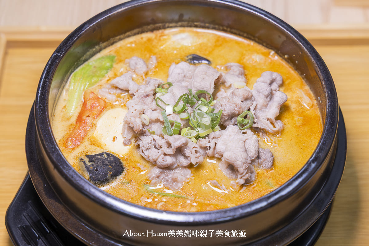 板橋美食 全新開幕的94咖哩孃 新北市政府對面的巷弄美食 200元可以吃到13種香料研發的咖哩火鍋 @About Hsuan美美媽咪親子美食旅遊