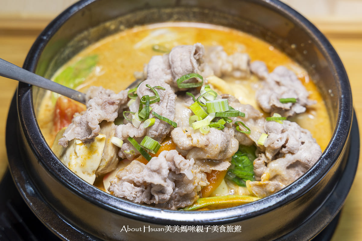 板橋美食 全新開幕的94咖哩孃 新北市政府對面的巷弄美食 200元可以吃到13種香料研發的咖哩火鍋 @About Hsuan美美媽咪親子美食旅遊