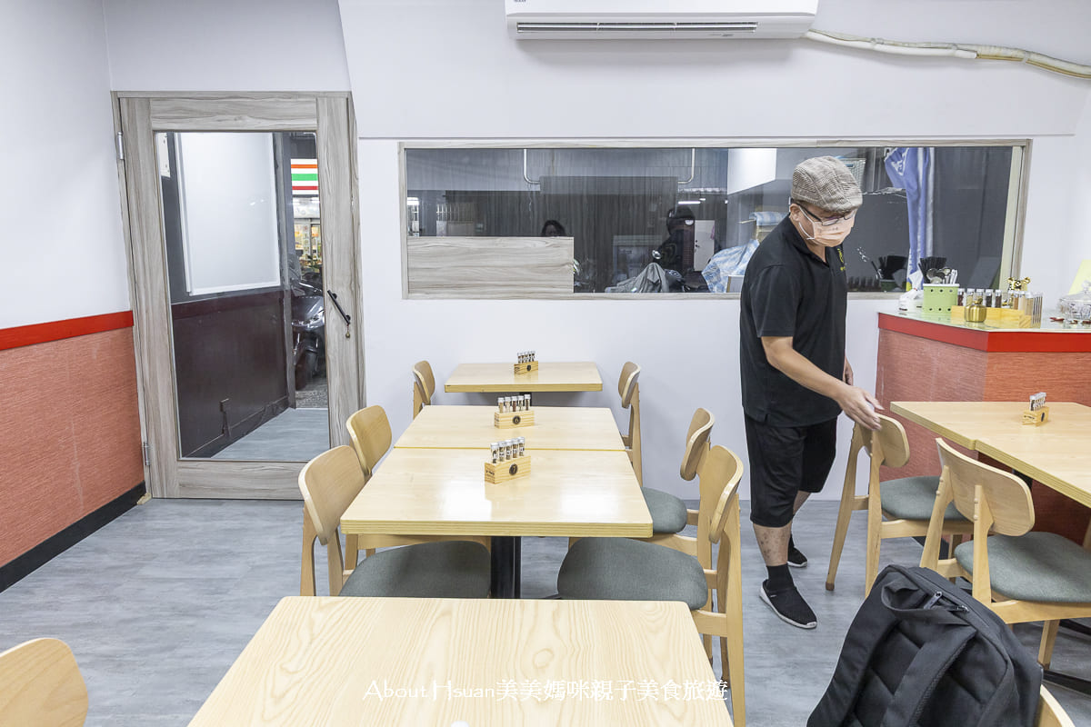 板橋美食 全新開幕的94咖哩孃 新北市政府對面的巷弄美食 200元可以吃到13種香料研發的咖哩火鍋