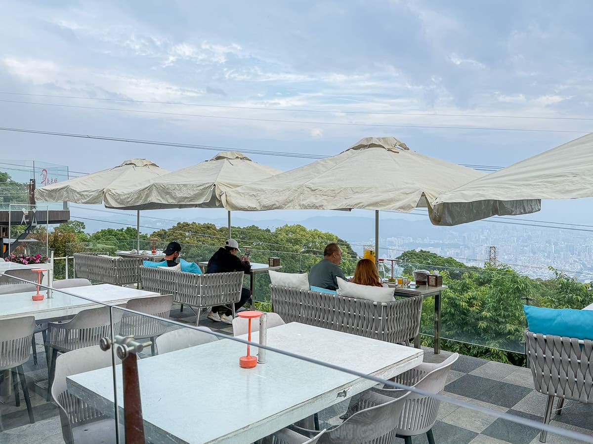 陽明山景觀餐廳 八卦夜未眠 絕美山中包廂 露天座位  中式料理、BBQ、活體海鮮料理聚餐 60個停車位提供 北市遠離塵囂聚餐的好選擇 @About Hsuan美美媽咪親子美食旅遊