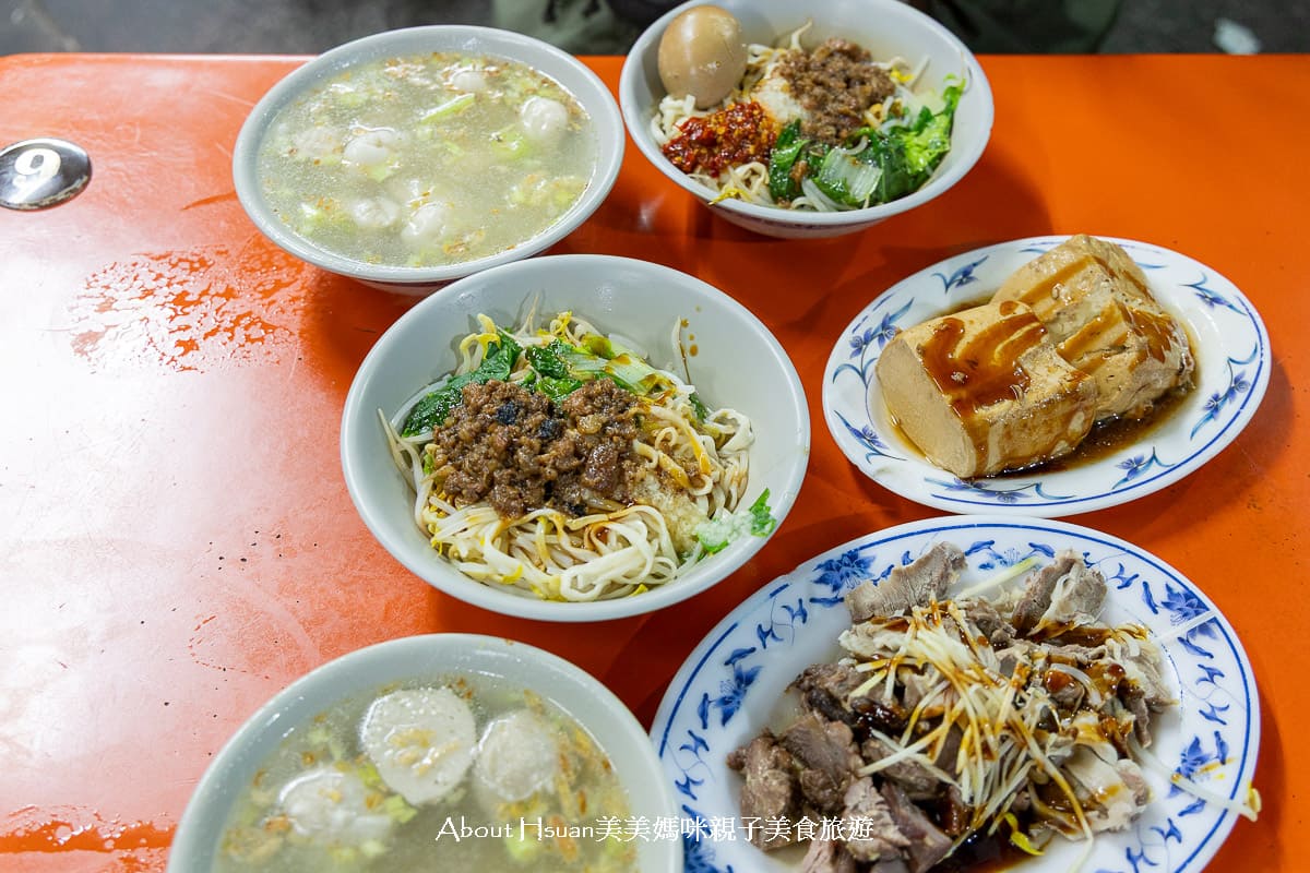 花蓮吉安美食 台東人麵店 古早味切仔麵的好味道 越晚人越多 吉安晚餐、吉安宵夜的好選擇 @About Hsuan美美媽咪親子美食旅遊