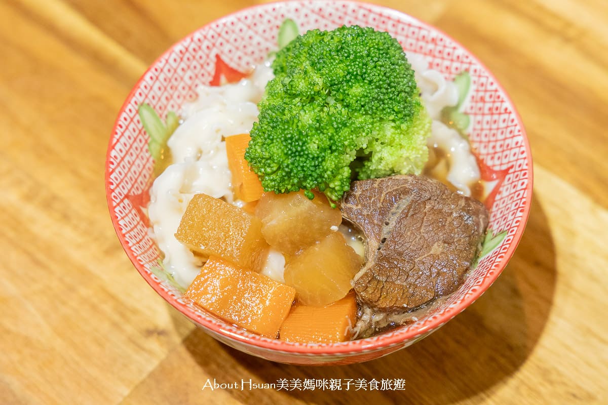 無添加牛肉麵 挑嘴老爸馥桂紅燒牛肉麵 無添加卻好美味! 食材用料的高品質 吃過就知道 @About Hsuan美美媽咪親子美食旅遊